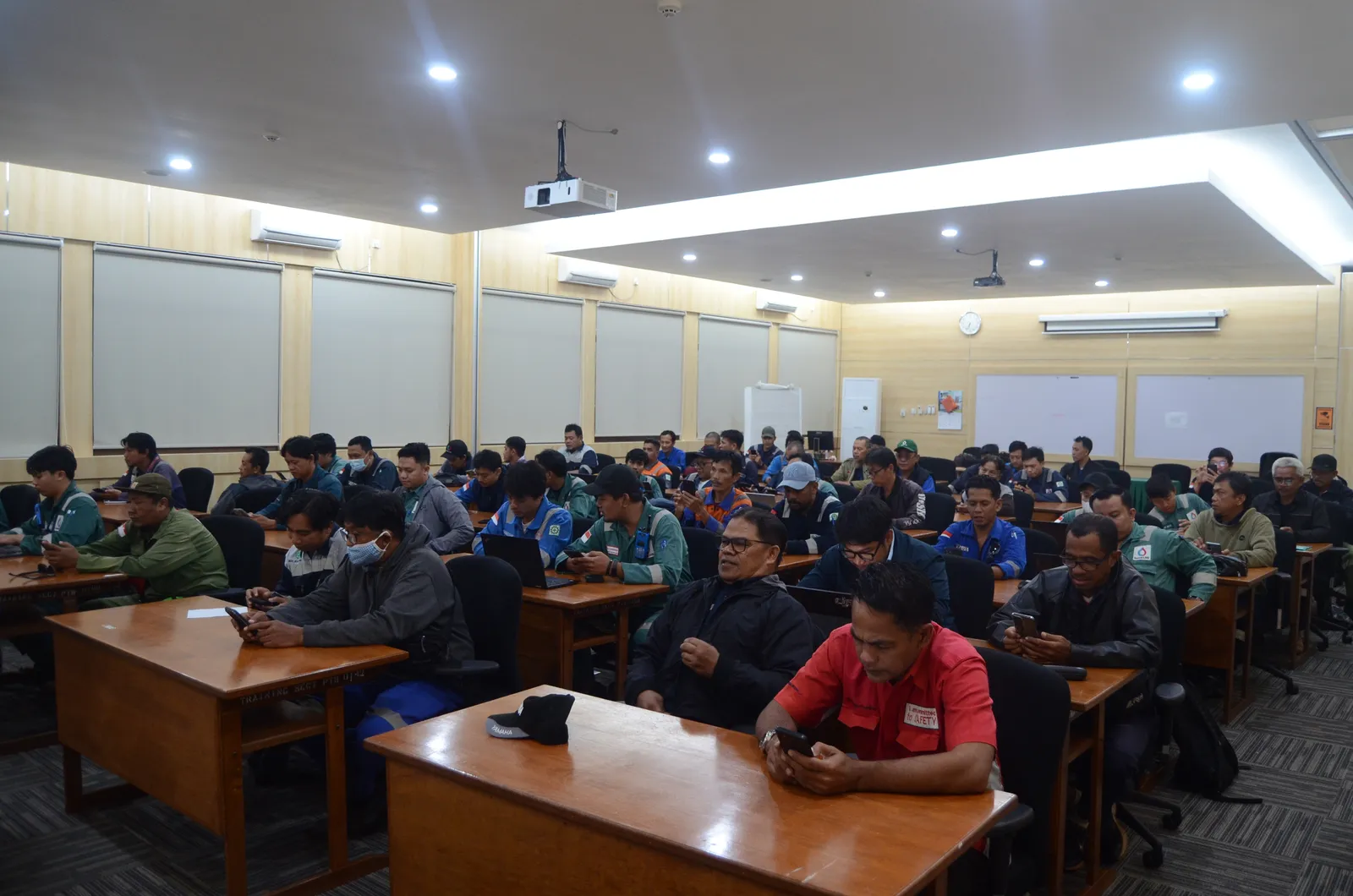 Sesi asesmen individu dan verifikasi dokumen portofolio K3 (Dokumentasi 3) - Skema Sertifikasi Kompetensi BNSP: Penggunaan Peralatan Proteksi Jatuh & Akses Tali