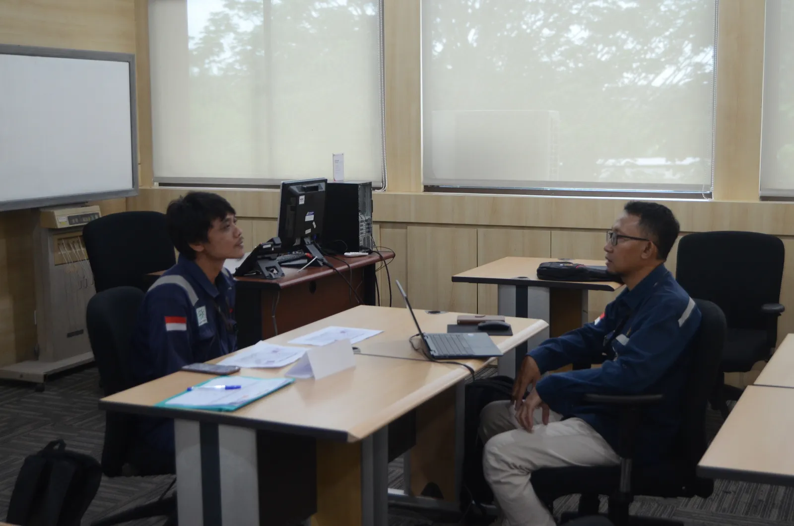 Pelaksanaan asesmen kompetensi dan uji mandiri peserta di ruang kelas (Dokumentasi 10) - Skema Sertifikasi Kompetensi BNSP: Pengoperasian Excavator Proyek Konstruksi