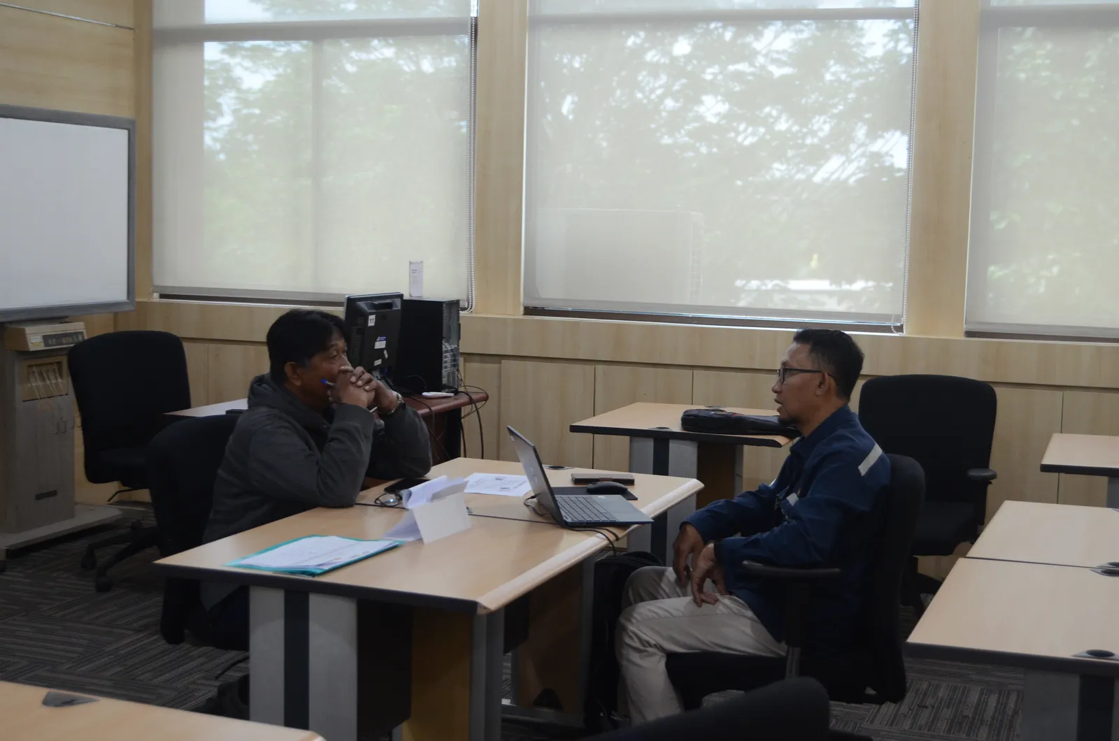 Pelaksanaan asesmen kompetensi dan uji mandiri peserta di ruang kelas (Dokumentasi 13) - Skema Sertifikasi Kompetensi BNSP: Pengoperasian Gas Detector & Pengujian Atmosfer