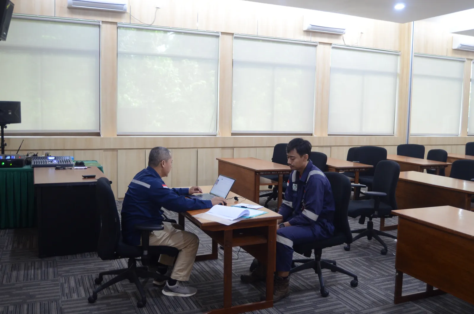Pelaksanaan asesmen kompetensi dan uji mandiri peserta di ruang kelas (Dokumentasi 14) - Pelatihan Higiene Industri Madya Hima Sertifikasi BNSP Kemnaker