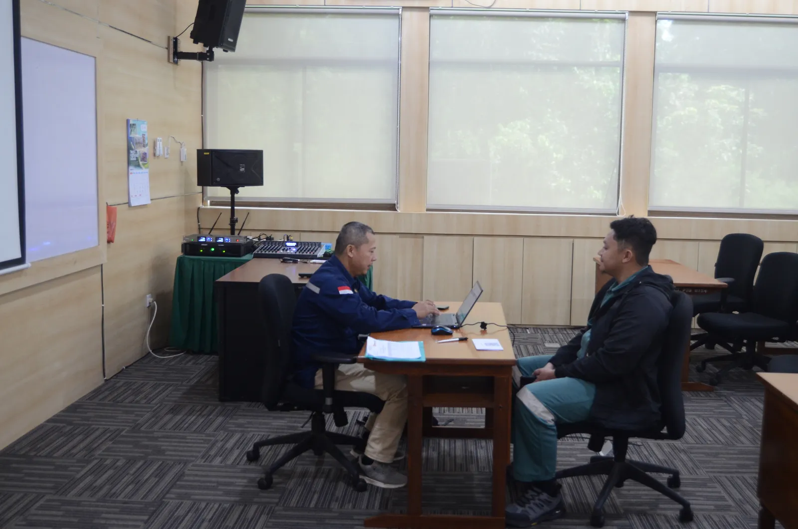 Pelaksanaan asesmen kompetensi dan uji mandiri peserta di ruang kelas (Dokumentasi 18) - Skema Sertifikasi Kompetensi BNSP: Pengawasan Keselamatan Pekerjaan Penggalian Tanah