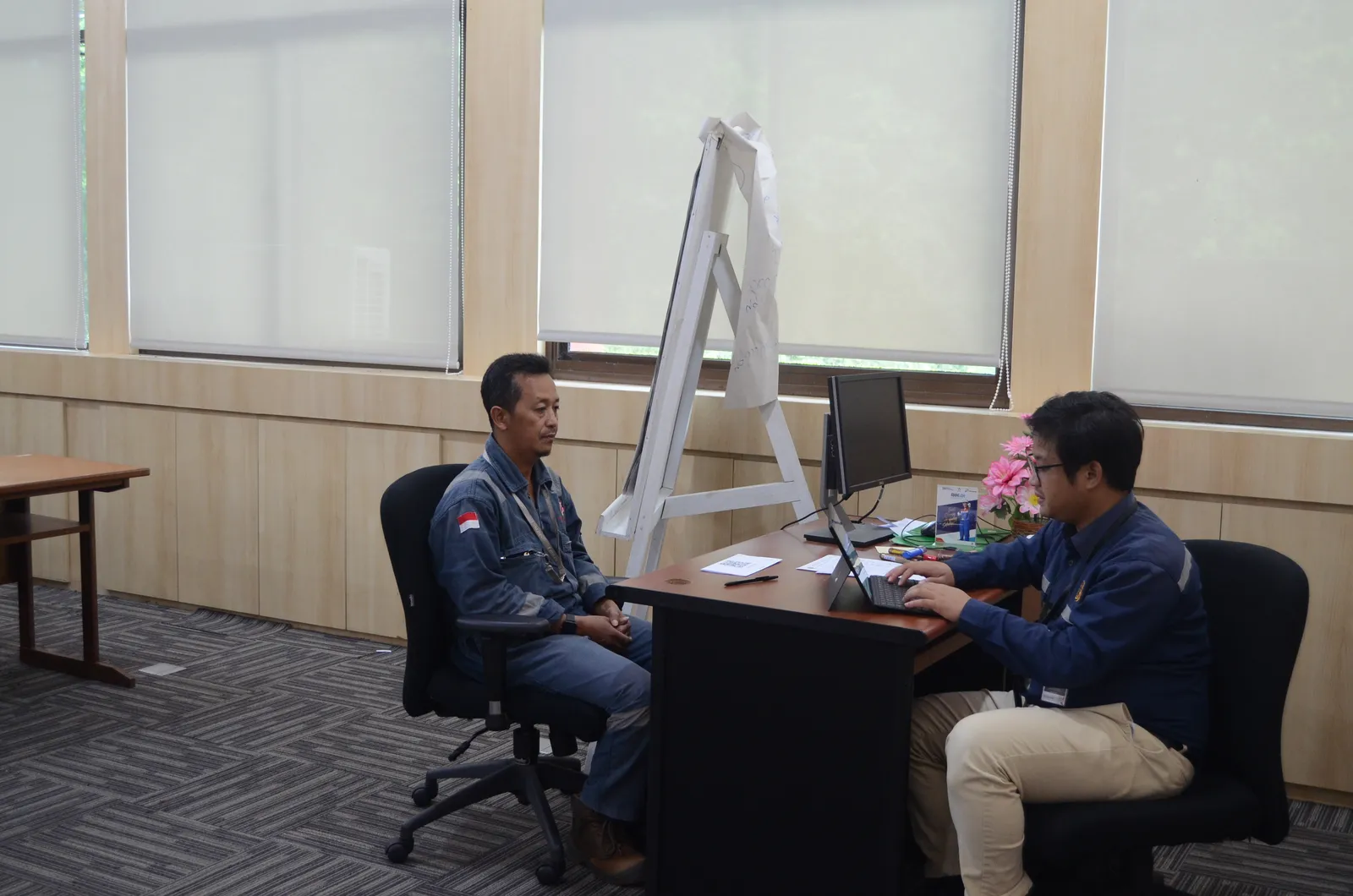 Pelaksanaan asesmen kompetensi dan uji mandiri peserta di ruang kelas (Dokumentasi 23) - Skema Sertifikasi Kompetensi BNSP: Pemeriksaan Sistem Pembumian Statis Area Tangki Bahan Bakar