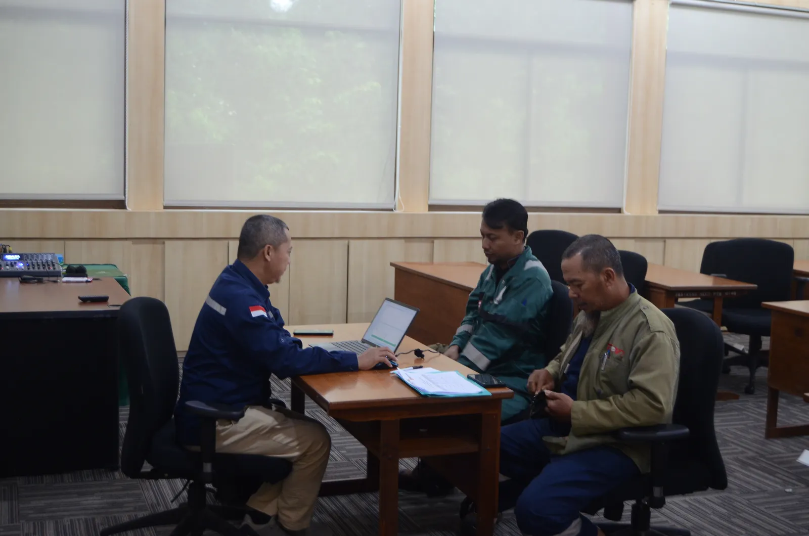 Pelaksanaan asesmen kompetensi dan uji mandiri peserta di ruang kelas (Dokumentasi 25) - Skema Sertifikasi Kompetensi BNSP: Pengawasan Izin Masuk Ruang Terbatas (Confined Space Permit)