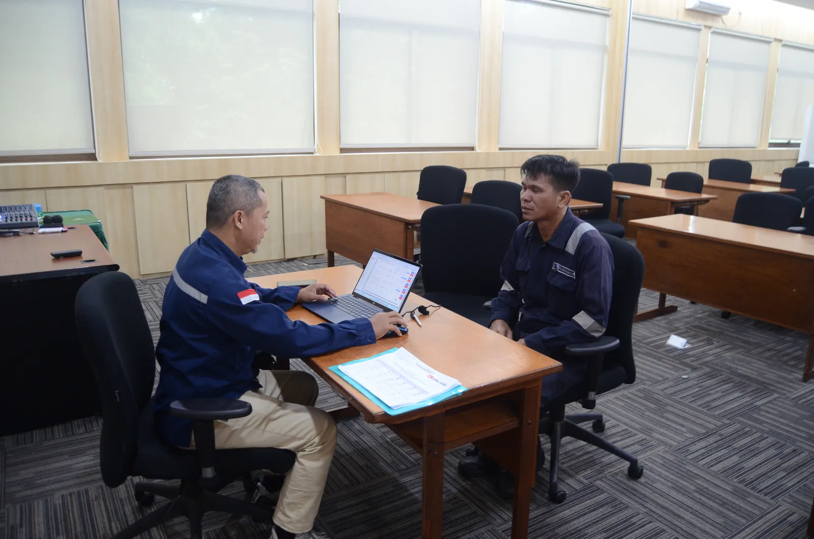 Pelaksanaan asesmen kompetensi dan uji mandiri peserta di ruang kelas (Dokumentasi 39) - Skema Sertifikasi Kompetensi BNSP: Penerapan Isolasi Energi & Prosedur LOTO