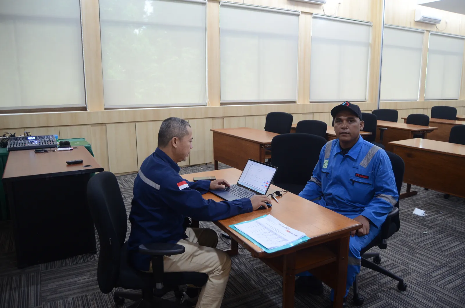 Pelaksanaan asesmen kompetensi dan uji mandiri peserta di ruang kelas (Dokumentasi 40) - Skema Sertifikasi Kompetensi BNSP: Penggelaran & Pengoperasian Hydrant Kebakaran