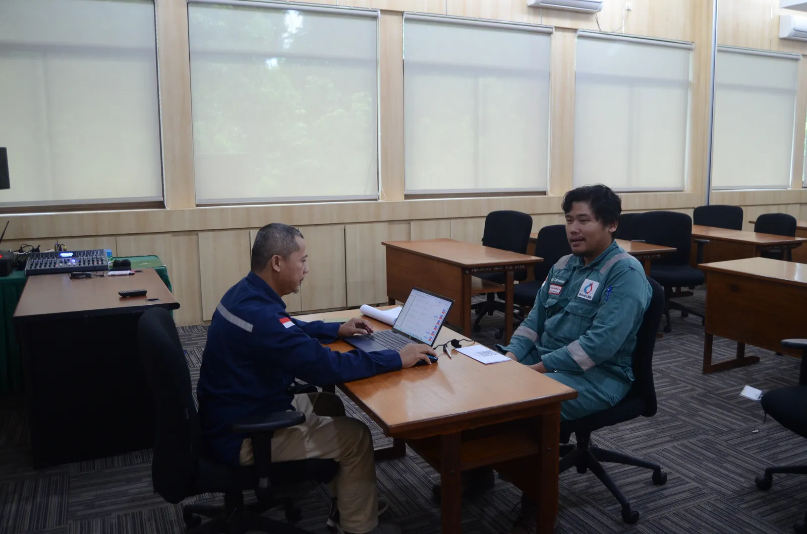Pelaksanaan asesmen kompetensi dan uji mandiri peserta di ruang kelas (Dokumentasi 47) - Skema Sertifikasi Kompetensi BNSP: Perancangan Sistem Isolasi Energi Kompleks & Zero Energy State