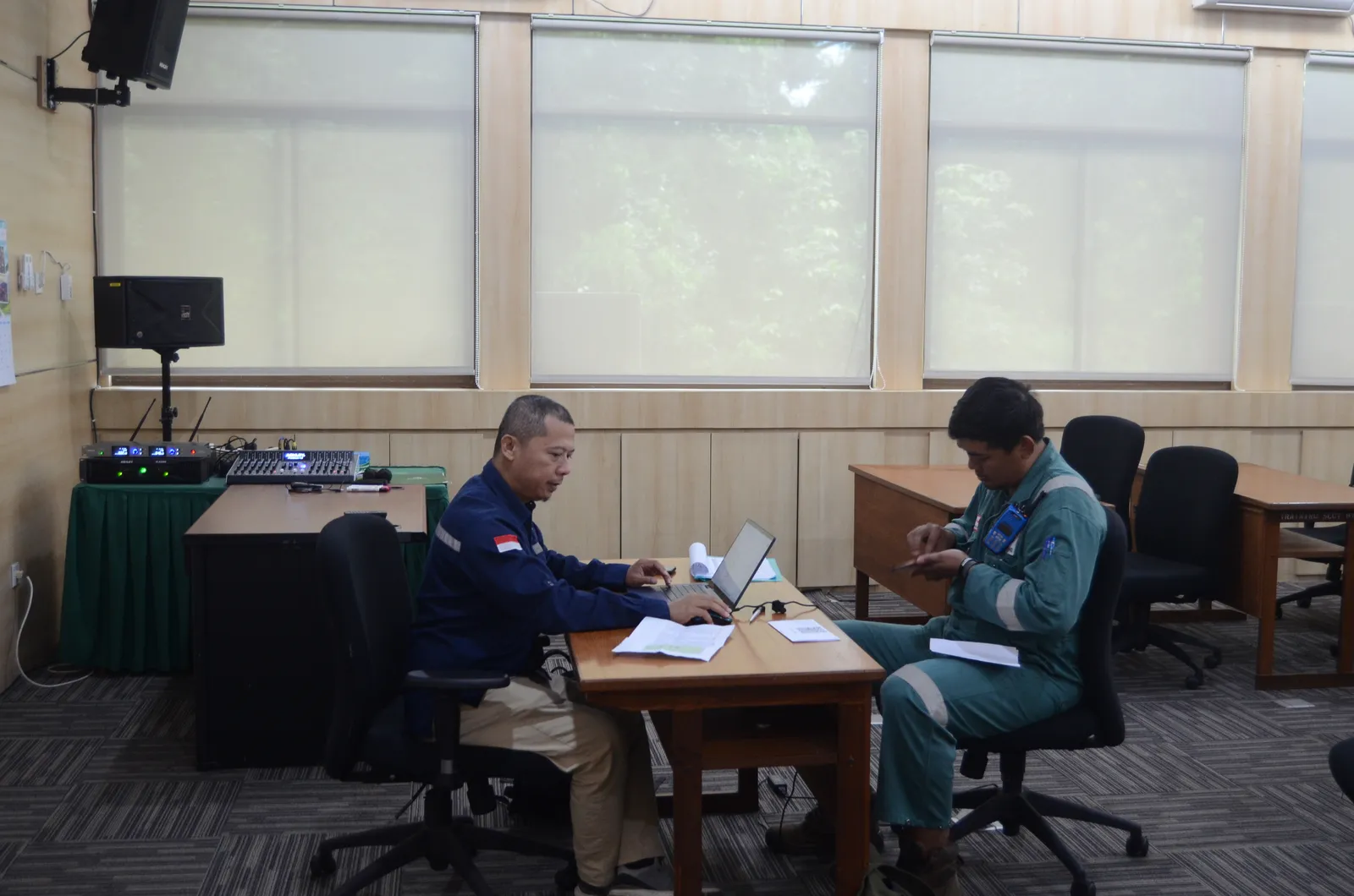 Pelaksanaan asesmen kompetensi dan uji mandiri peserta di ruang kelas (Dokumentasi 49) - Skema Sertifikasi Kompetensi BNSP: Pemeliharaan Alat Bantu Pernapasan SCBA