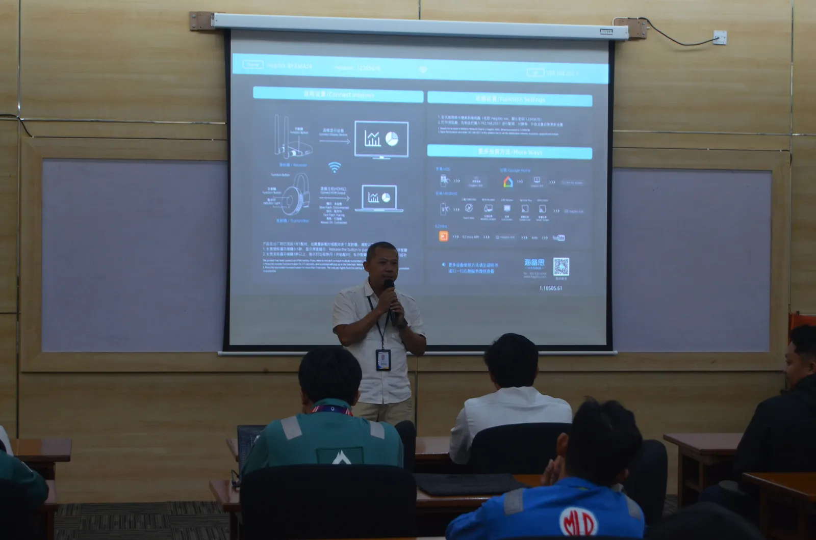 Penyampaian presentasi standar operasional dan manajemen K3 oleh instruktur (Dokumentasi 4) - Profesi Safety Engineer Sistem Perpipaan Gas Tekanan