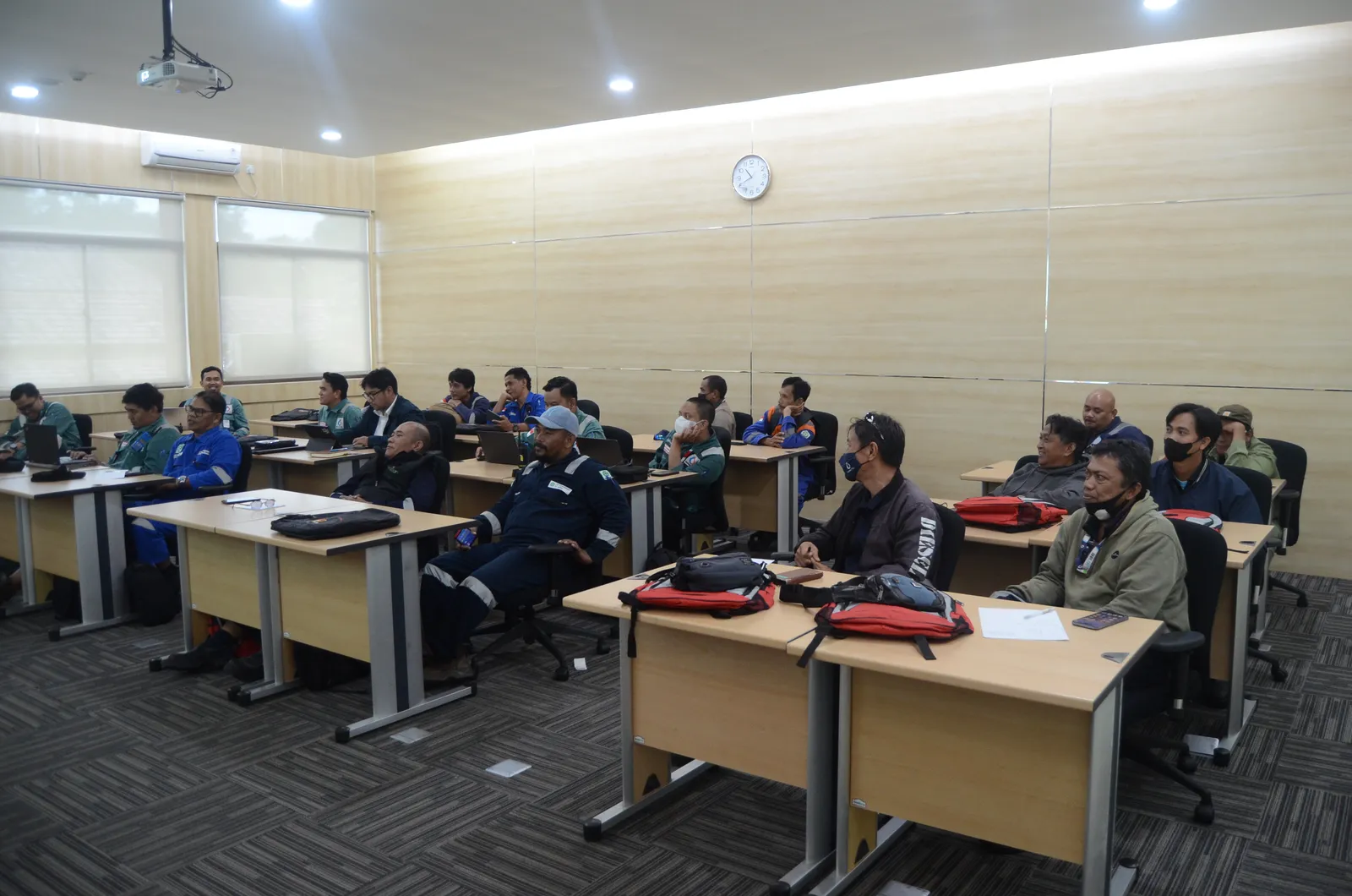 Suasana peserta mengikuti sesi pembinaan keselamatan dan kesehatan kerja (Dokumentasi 14) - Pelatihan Koordinator Unit Penanggulangan Kebakaran (Kelas B Kemnaker)