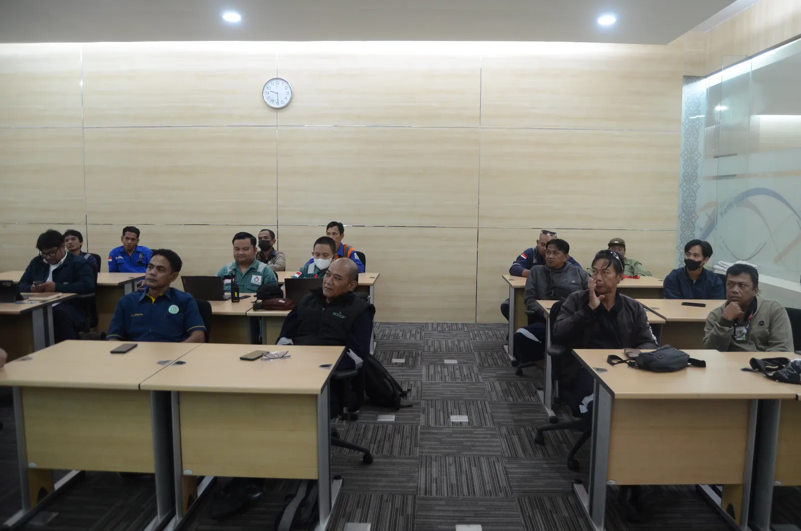 Suasana peserta mengikuti sesi pembinaan keselamatan dan kesehatan kerja (Dokumentasi 9) - Pelatihan Penyusunan Dokumen Fire Emergency Plan (FEP) Gedung