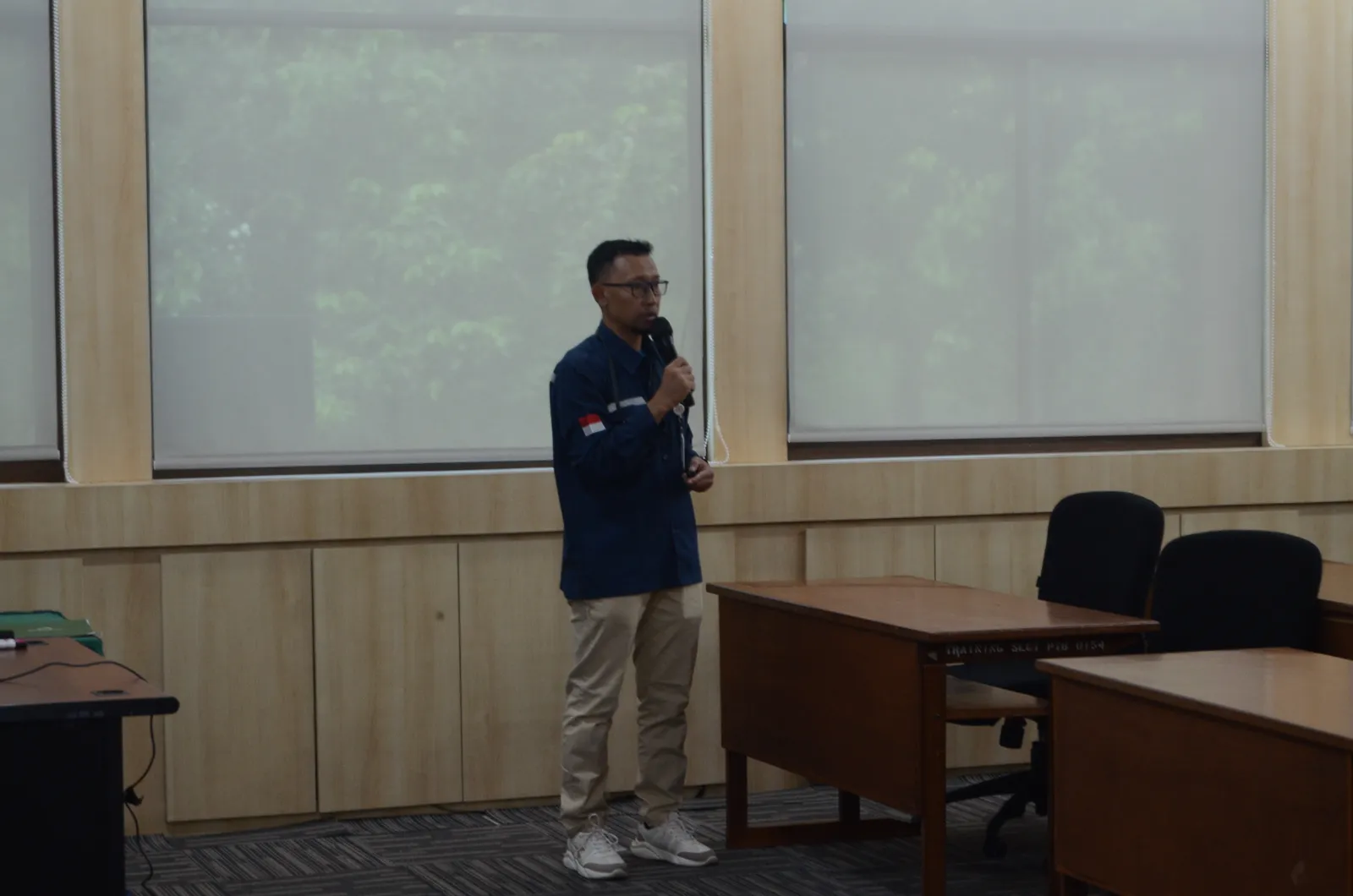 Peserta fokus menyimak sesi pembelajaran dan pembahasan norma K3 (Dokumentasi 2) - Pelatihan K3 Penanganan Peroksida Organik Dan Bahan Reaktif Air Udara