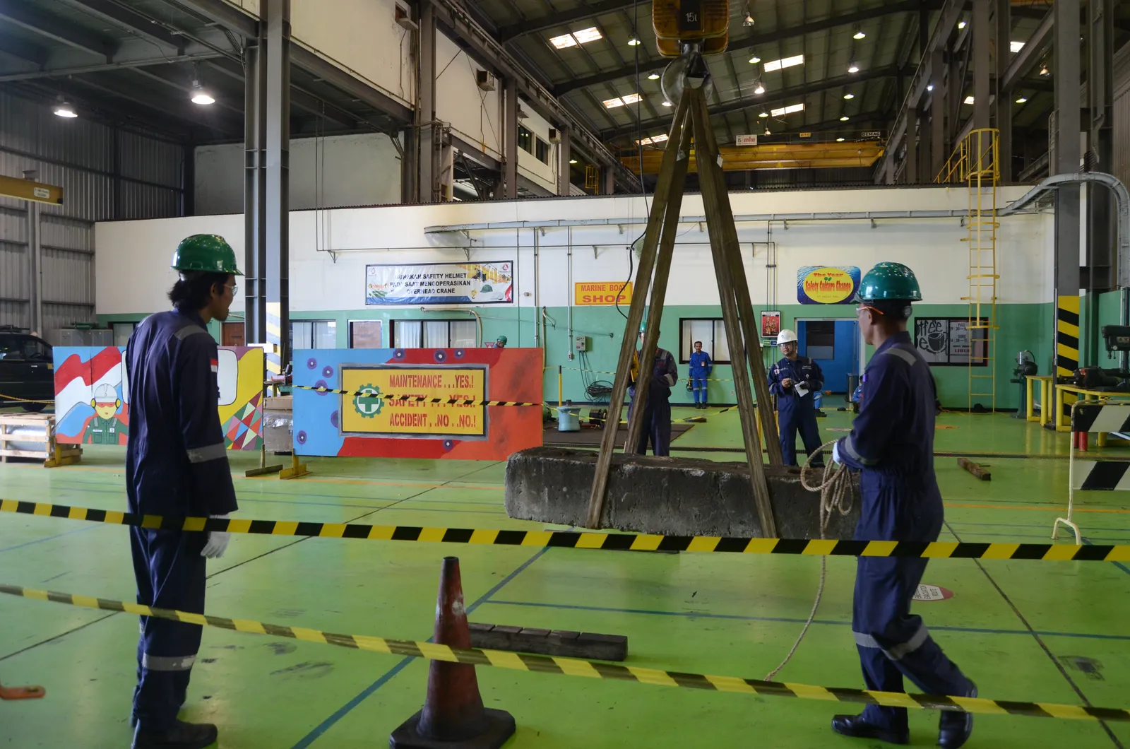 Praktik langsung teknik rigging, inspeksi sling, dan sinyal komunikasi pengangkatan (Dokumentasi 14) - Profesi Spesialis Pengendalian Emisi Udara Gas