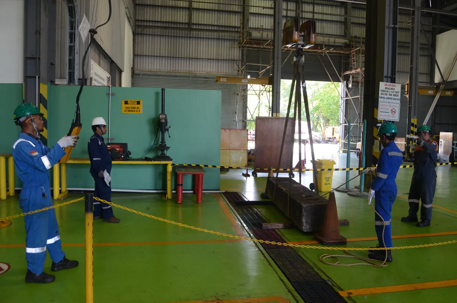 Praktik langsung teknik rigging, inspeksi sling, dan sinyal komunikasi pengangkatan (Dokumentasi 6) - Profesi Spesialis Faktor Biologis Biohazard