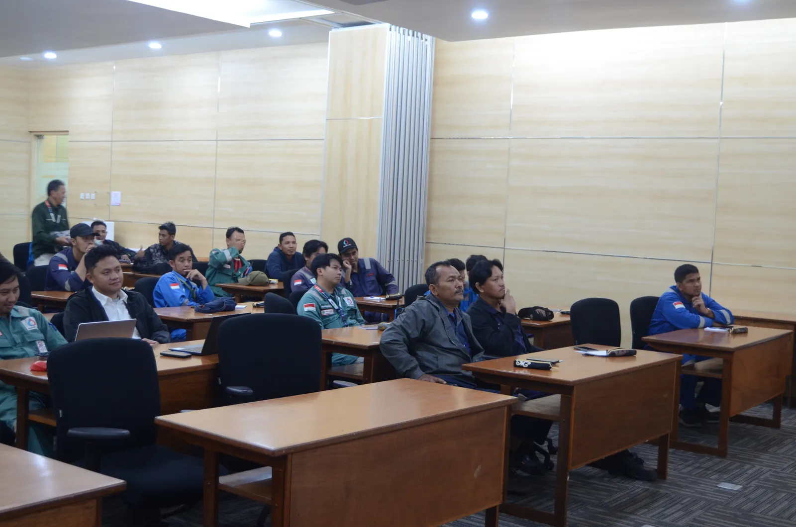 Suasana peserta mengikuti sesi pembinaan keselamatan dan kesehatan kerja (Dokumentasi 11) - Pelatihan Pemeriksaan Kesehatan Pekerja Pemeriksaan Awal Berkala Khusus