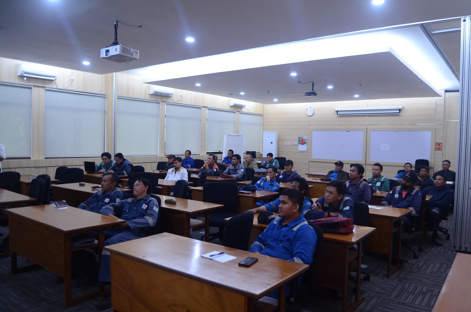 Suasana peserta mengikuti sesi pembinaan keselamatan dan kesehatan kerja (Dokumentasi 16) - Pelatihan Pencegahan Dan Penanggulangan Hiv Aids Di Tempat Kerja